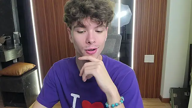 Snapshot of calvin_love_you chatting on April 2026 05:15:01 PM calvin love you online show from April 2026 05:15:01 PM