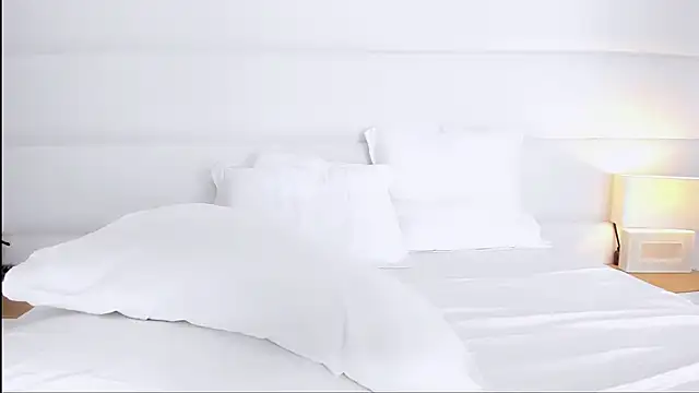 Snapshot of MoonAngelic chatting on December 2025 02:36:02 AM MoonAngelic online show from December 2025 02:36:02 AM