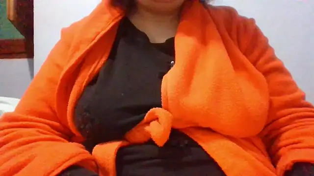 Snapshot of maria38xxx chatting on February 2025 12:41:01 AM maria38xxx online show from February 2025 12:41:01 AM