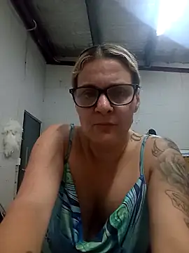 llASHll online show from November 2025 05:02:01 PM