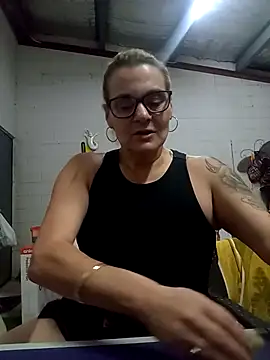 llASHll online show from November 2025 03:33:02 PM