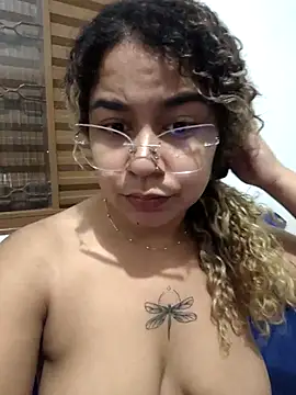 VitoriaFernandes online show from September 2025 02:33:01 AM