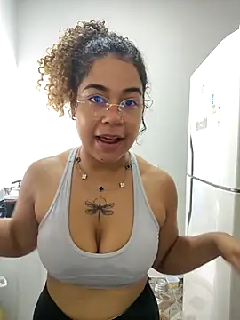 VitoriaFernandes online show from February 2026 02:28:01 PM