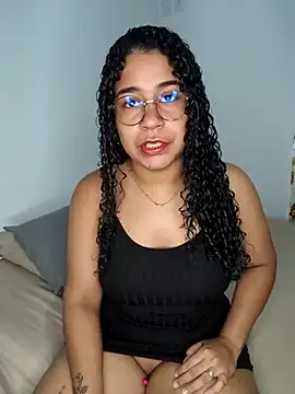 VitoriaFernandes online show from February 2025 01:44:02 PM