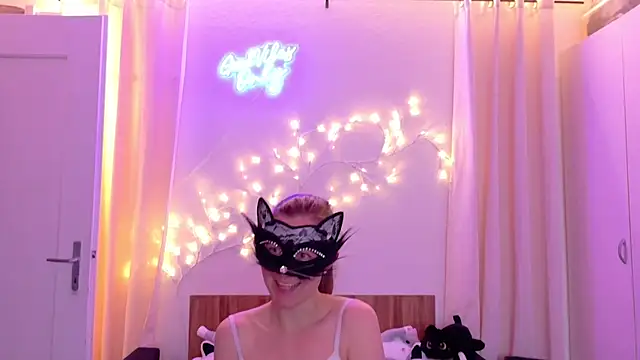 kleinelea123 online show from April 2026 07:57:01 AM