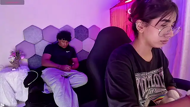 Horny tgn online show from April 2026 06:33:02 PM