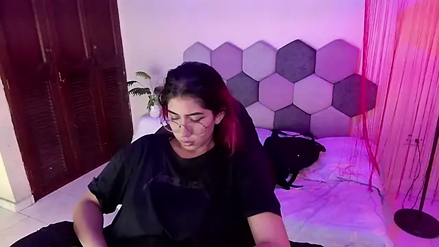 Horny tgn online show from March 2026 06:25:01 PM