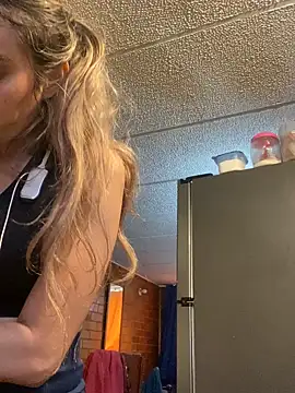 ValeriaLacrozee online show from March 2026 05:02:02 PM