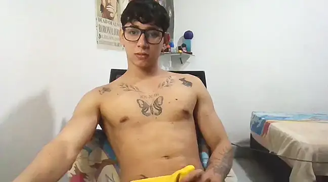 Snapshot of Dillom420 chatting on March 2025 05:13:02 AM Dillom420 online show from March 2025 05:13:02 AM