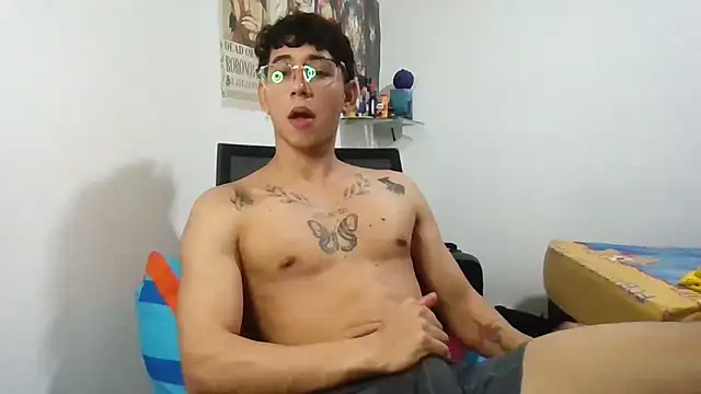 Snapshot of Dillom420 chatting on January 2025 07:39:02 AM Dillom420 online show from January 2025 07:39:02 AM