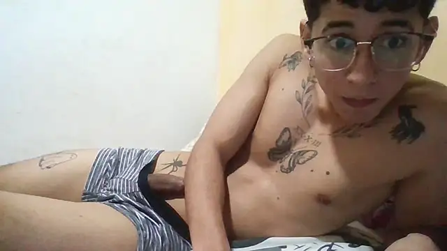 Snapshot of Dillom420 chatting on December 2024 08:14:01 AM Dillom420 online show from December 2024 08:14:01 AM