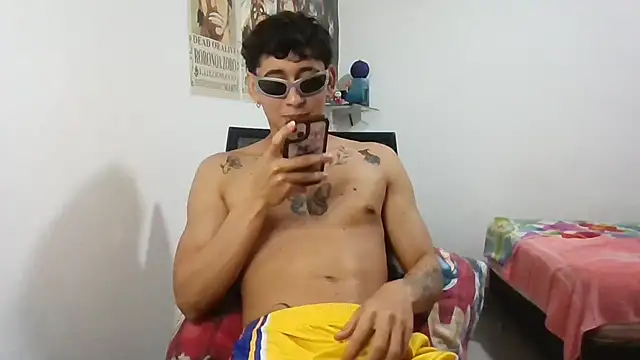 Snapshot of Dillom420 chatting on January 2025 08:29:01 AM Dillom420 online show from January 2025 08:29:01 AM