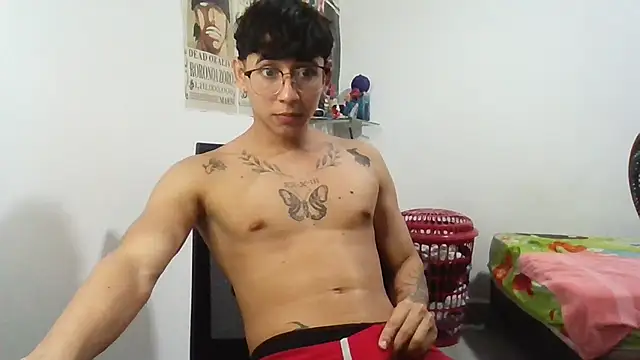 Snapshot of Dillom420 chatting on January 2025 05:19:01 AM Dillom420 online show from January 2025 05:19:01 AM