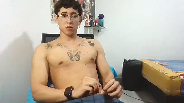 Snapshot of Dillom420 chatting on February 2025 07:29:01 AM Dillom420 online show from February 2025 07:29:01 AM