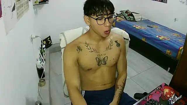 Snapshot of Dillom420 chatting on October 2025 03:07:02 AM Dillom420 online show from October 2025 03:07:02 AM