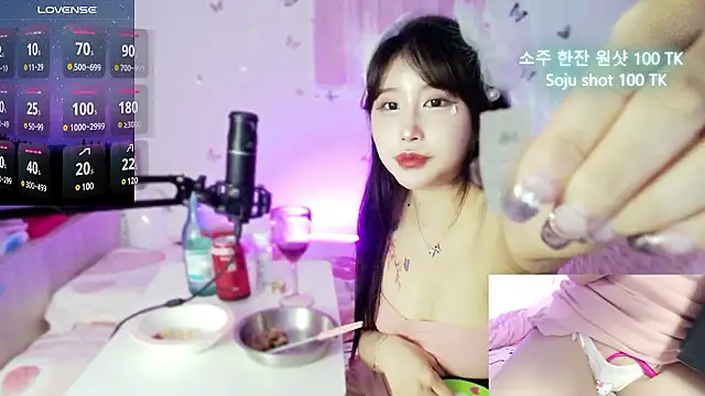 Snapshot of ayoung2 chatting on December 2024 04:34:01 PM ayoung2 online show from December 2024 04:34:01 PM