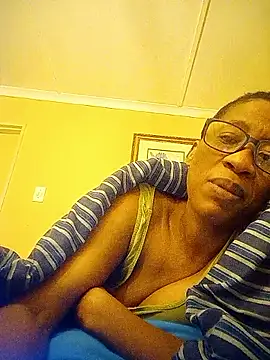 Snapshot of bustybillies chatting on June 2026 04:44:01 AM bustybillies online show from June 2026 04:44:01 AM