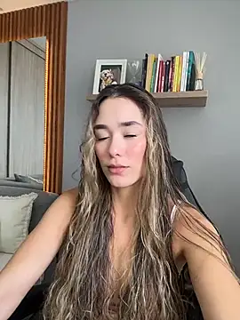 Snapshot of FridaKlein chatting on May 2026 05:18:01 PM FridaKlein online show from May 2026 05:18:01 PM