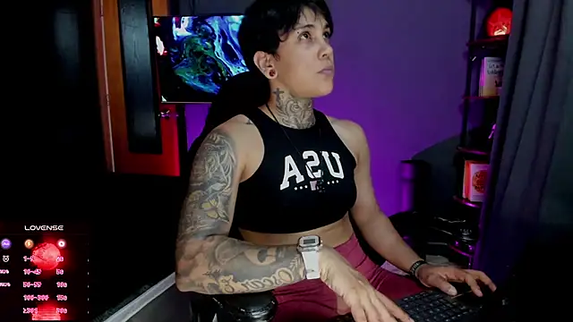 ZhoeStrong online show from July 2026 09:15:01 PM