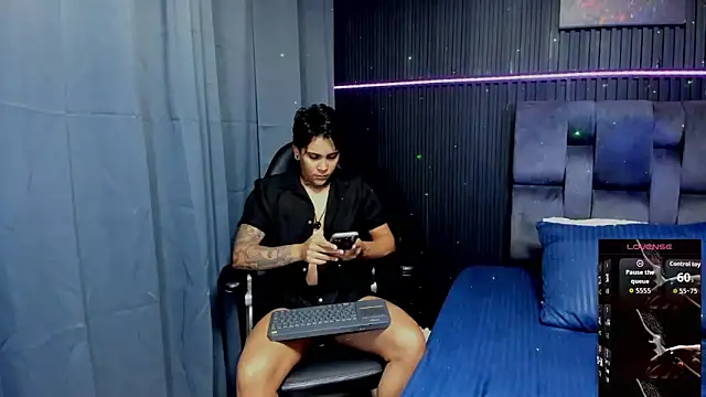 ZhoeStrong online show from October 2025 10:52:01 PM