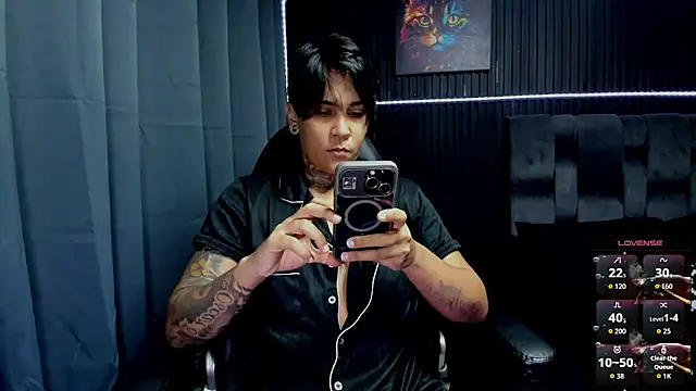 ZhoeStrong online show from November 2025 04:28:01 AM