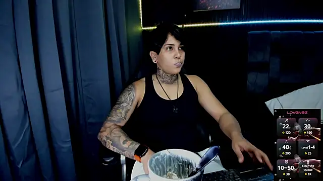 ZhoeStrong online show from November 2025 09:30:02 PM