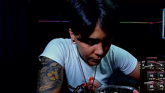 ZhoeStrong online show from November 2025 09:59:02 PM