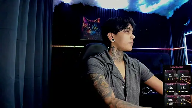 ZhoeStrong online show from November 2025 07:56:02 AM