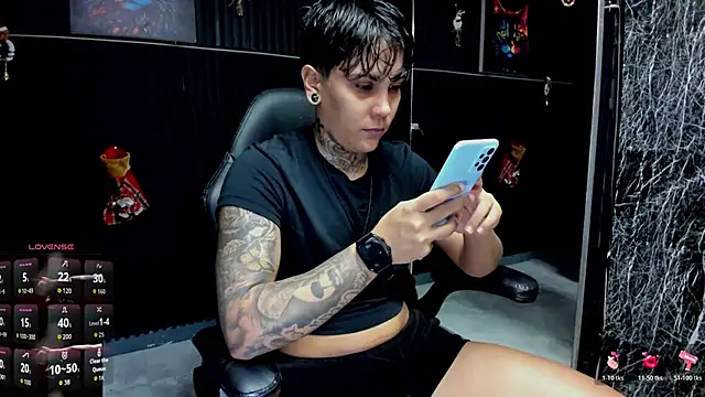 ZhoeStrong online show from December 2025 10:37:01 PM