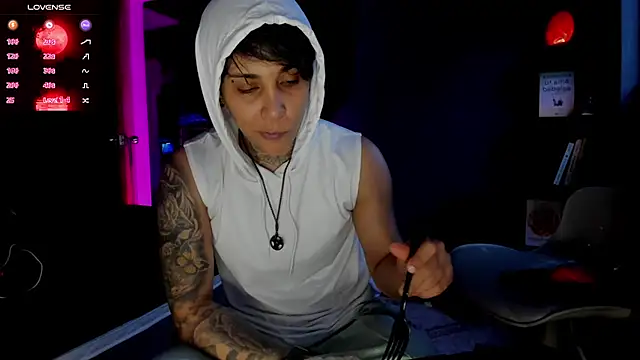 ZhoeStrong online show from July 2026 11:18:01 PM