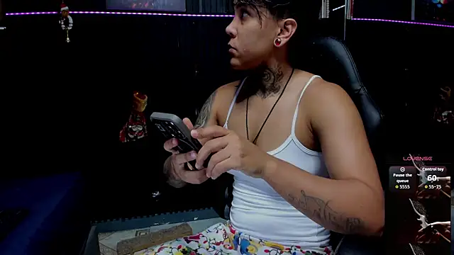 ZhoeStrong online show from December 2025 10:22:02 PM