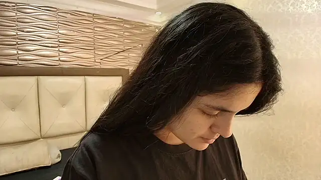 sofiaclauss online show from October 2025 08:18:01 PM