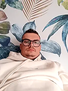 GLouglou19 online show from September 2025 03:56:01 PM