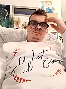 GLouglou19 online show from January 2026 05:20:01 PM