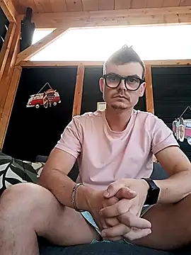 GLouglou19 online show from April 2026 03:49:02 PM