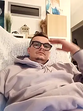 GLouglou19 online show from October 2025 09:29:02 PM