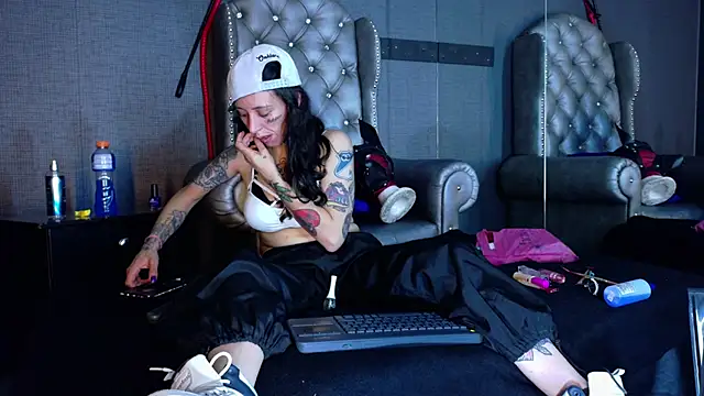 LusstCruella online show from November 2025 06:23:02 PM