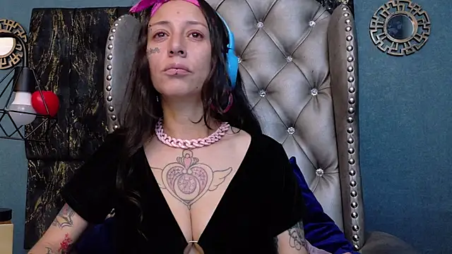 Snapshot of LusstCruella chatting on May 2026 03:06:01 PM LusstCruella online show from May 2026 03:06:01 PM