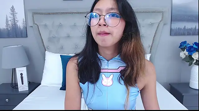 Yommi Winx online show from March 2025 10:05:02 PM