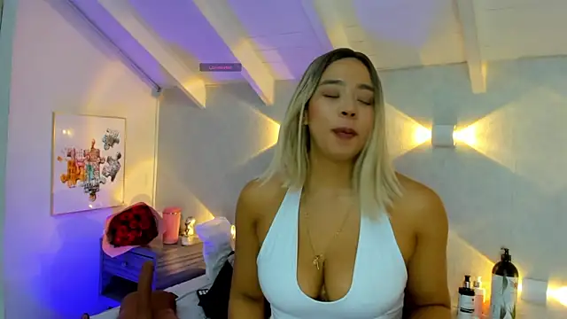 Martina Miiller online show from April 2026 12:45:01 PM