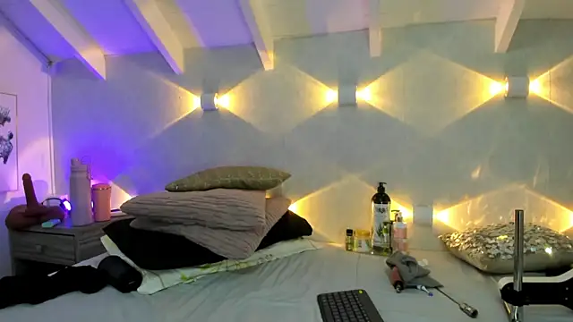 Martina Miiller online show from March 2026 01:00:01 PM