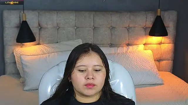 Laia and Aloby online show from November 2025 10:09:01 PM