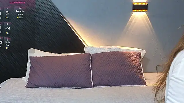 Laia and Aloby online show from March 2026 10:15:02 PM