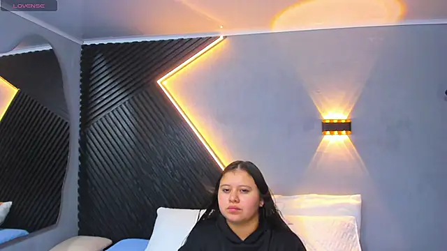 Laia and Aloby online show from July 2026 11:24:02 PM