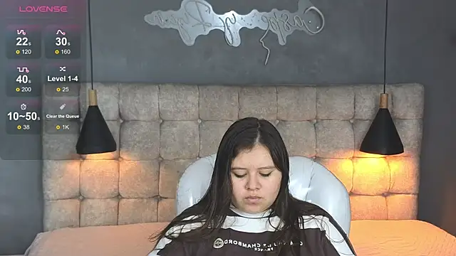 Laia and Aloby online show from November 2025 10:10:01 PM