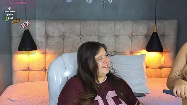 Laia and Aloby online show from September 2025 10:32:01 PM