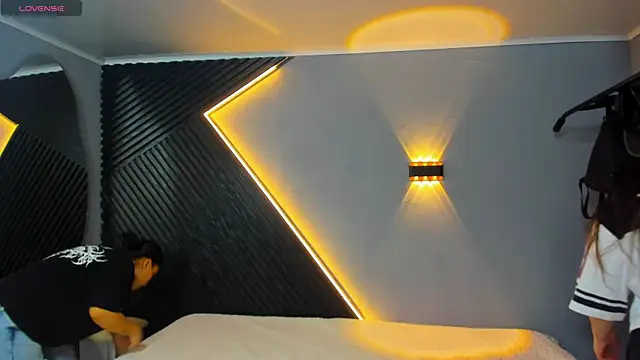 Laia and Aloby online show from April 2026 10:15:01 PM