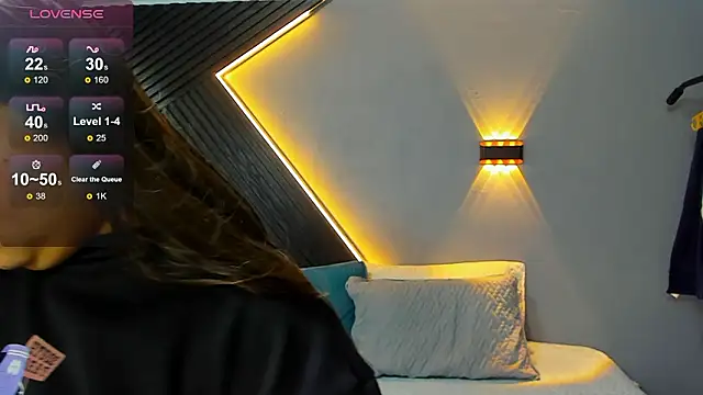 Laia and Aloby online show from March 2026 10:11:01 PM