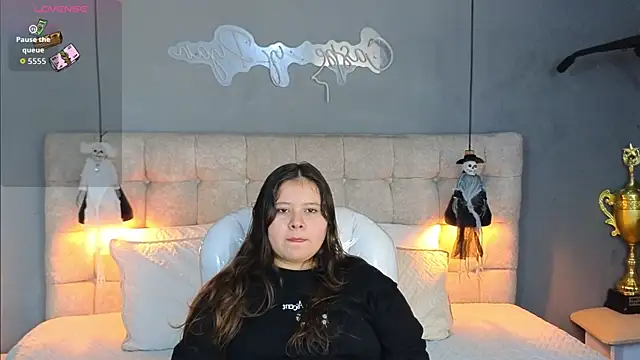 Laia and Aloby online show from October 2025 10:21:02 PM