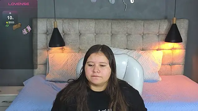 Laia and Aloby online show from November 2025 09:52:01 PM